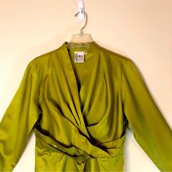 Finley Blouse Top Silk Blend Pleated Front V-Neck Long Sleeve Turn Back Cuff SZM - Picture 3 of 5
